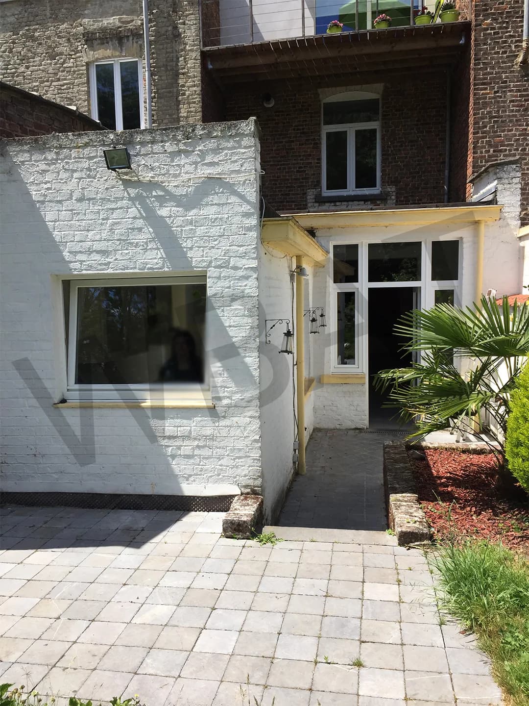 Annexe en briques peintes avant travaux